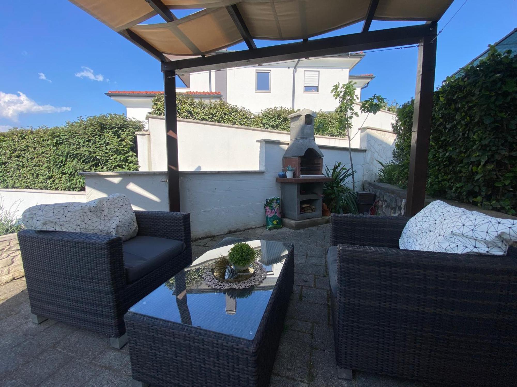 Appartamento Paris Njivice